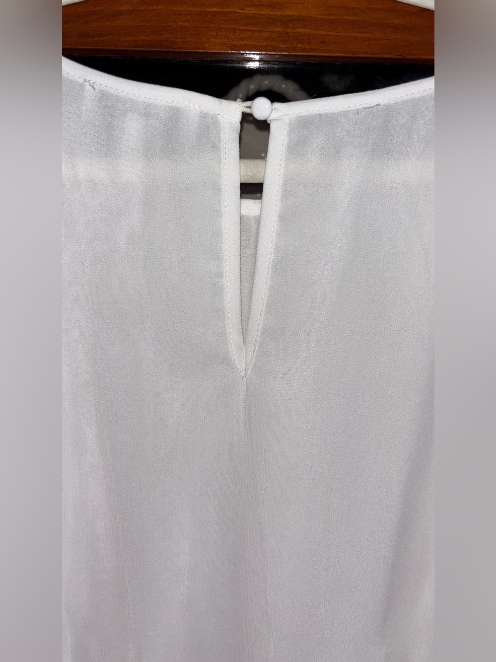 Gilli White Flutter Sleeve Midi Dress - Picture 6 of 9